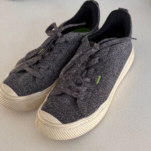Cariuma sneakers women’s